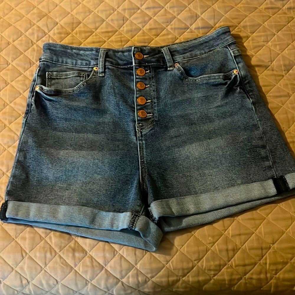 NWOT- YMI denim shorts